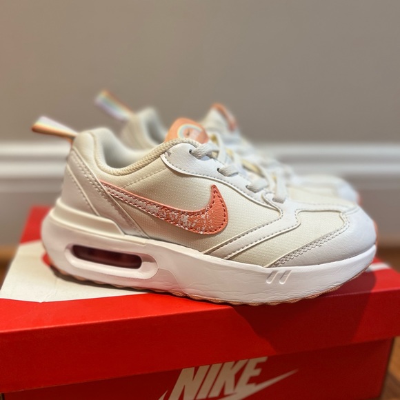 Nike Air Max Dawn - Picture 4 of 8